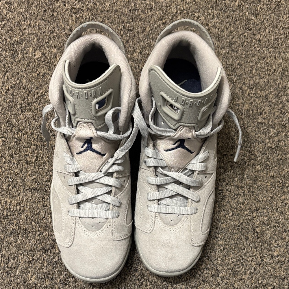 Jordan Kids Sneakers in Light Gray and Navy